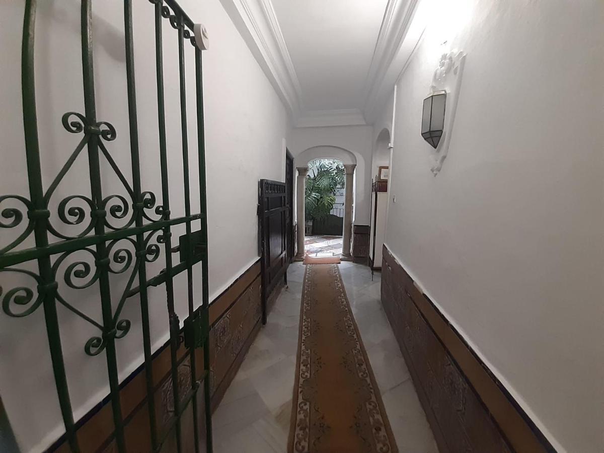 Piso En El Casco Antiguo Con Patio Privado Apartment Sevilla Bagian luar foto